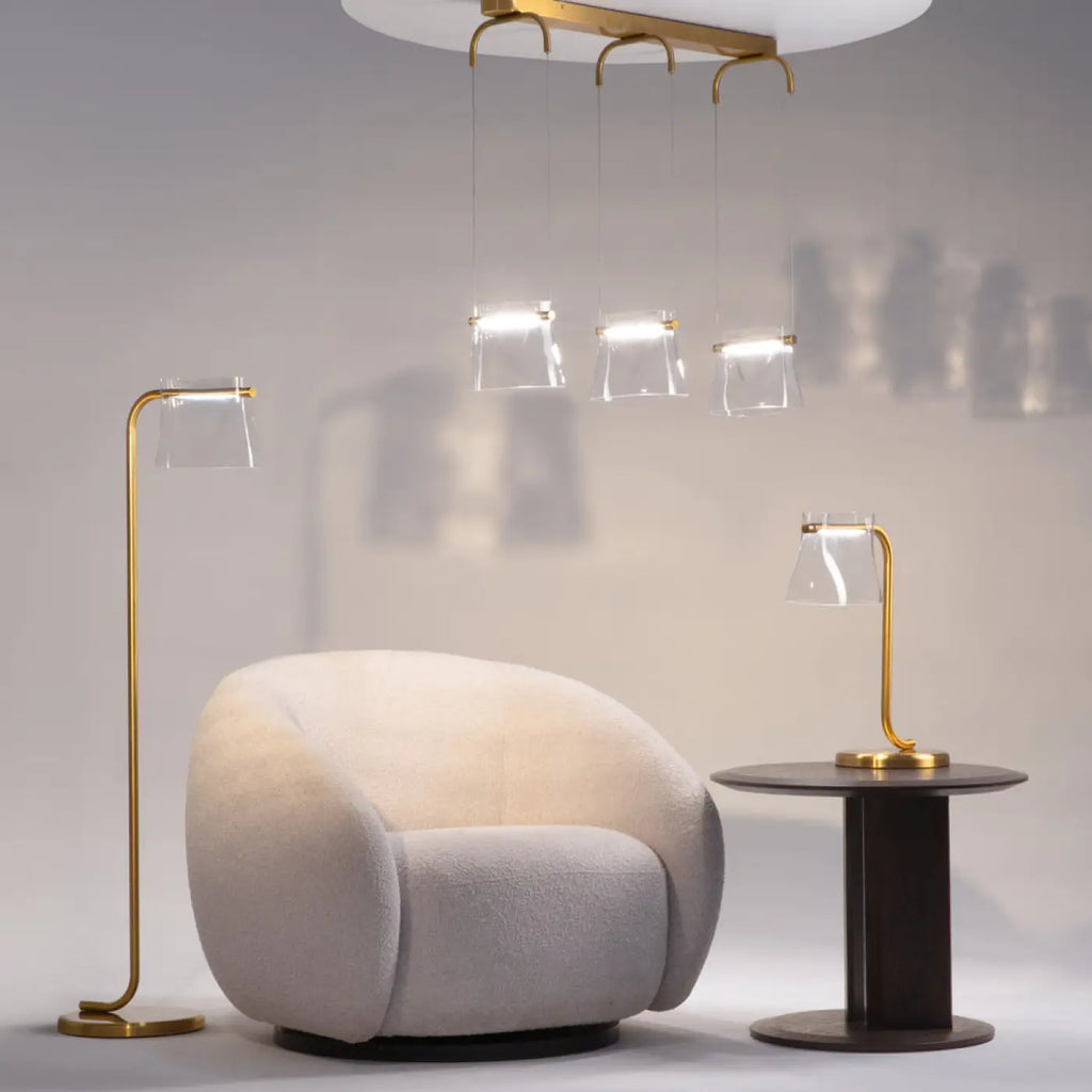 Lampe à poser LED base finition laiton et abat-jour en verre clair
