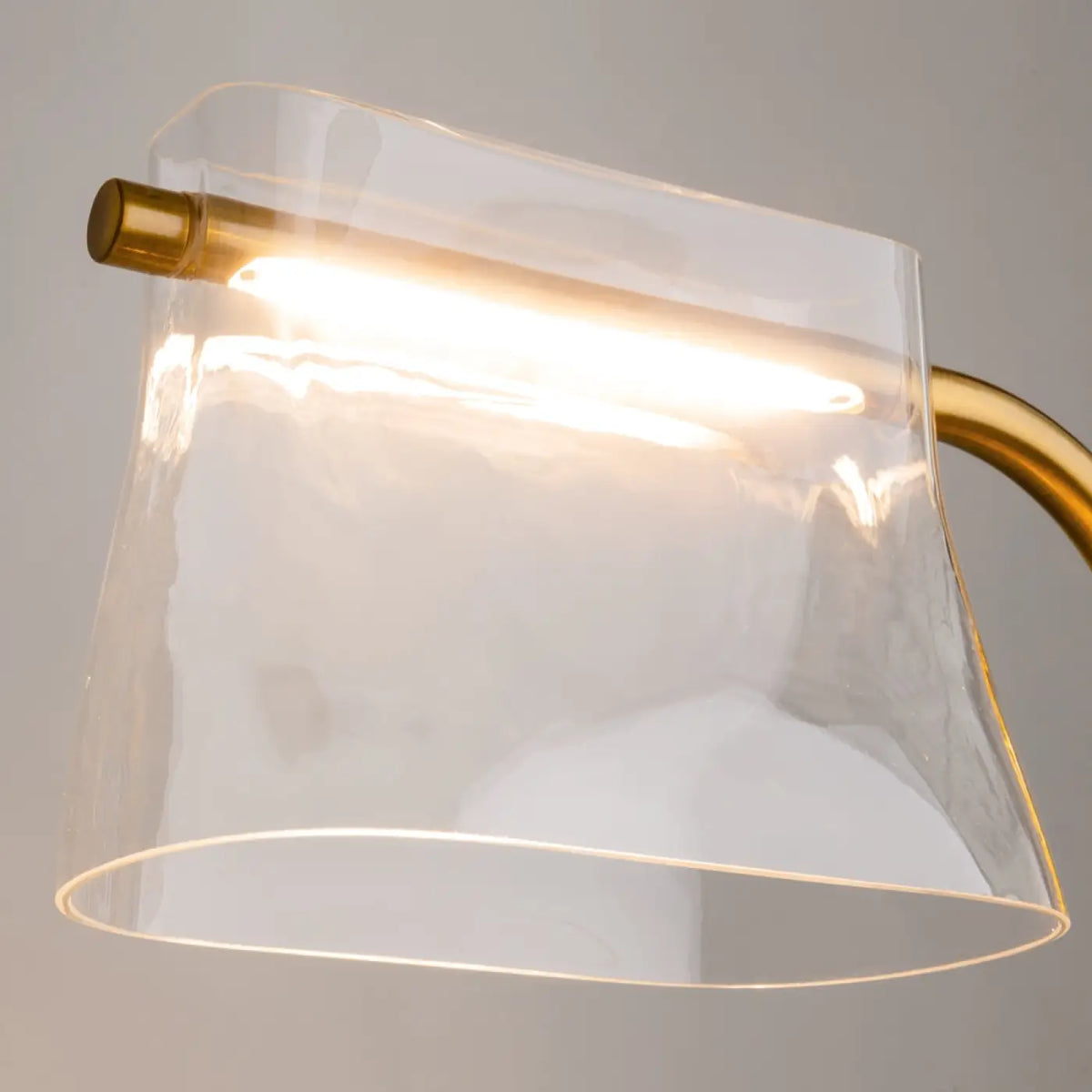 Lampe à poser LED base finition laiton et abat-jour en verre clair
