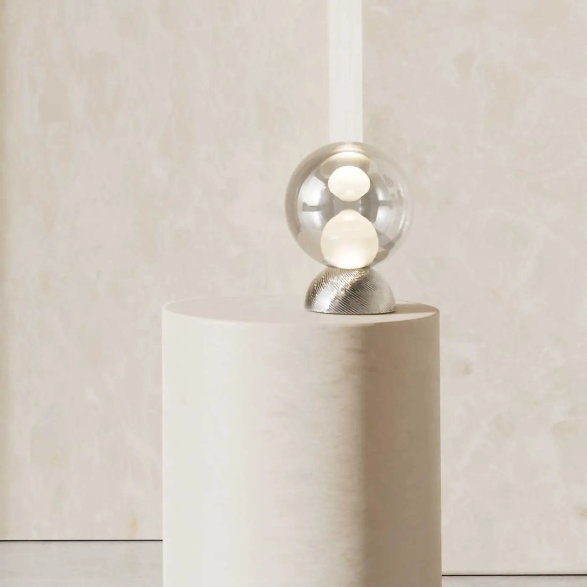 Lampe de chevet globe en verre miroir, socle inox, 28 cm