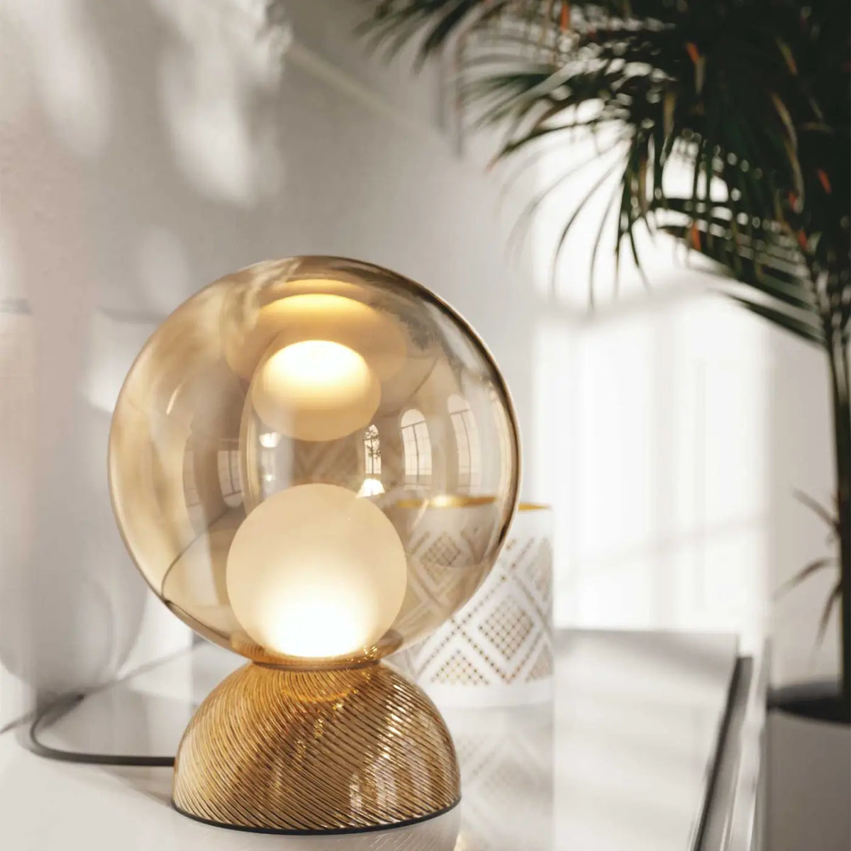 Lampe de chevet globe en verre miroir, socle inox, 28 cm