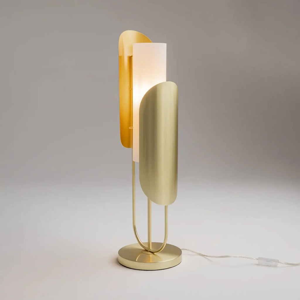 Lampe à poser haute en métal doré et verre opalin, 75 cm