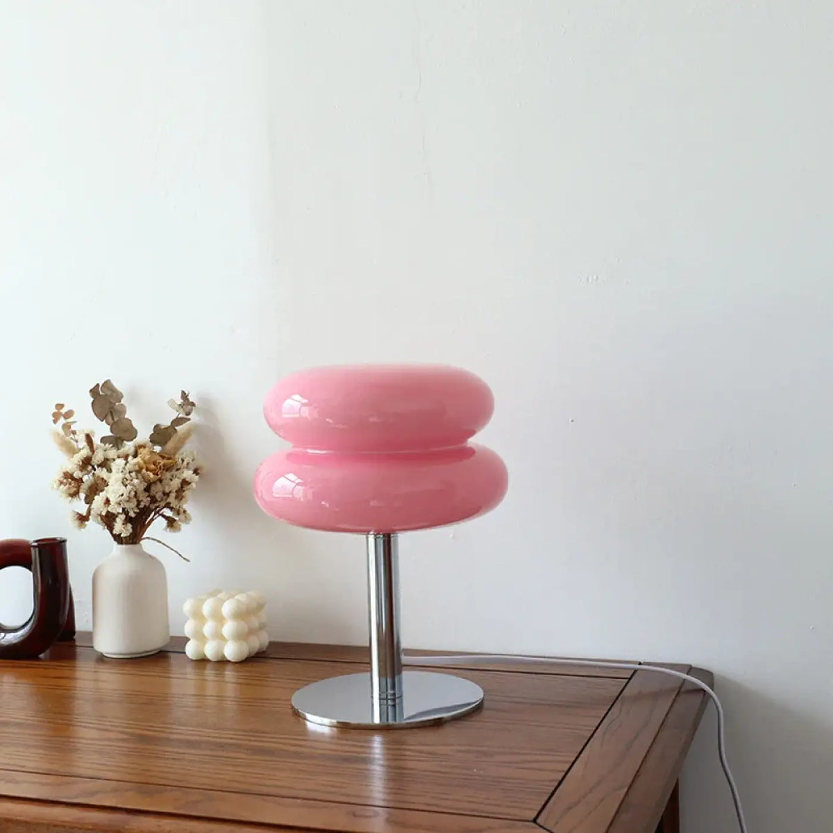 Lampe à poser en verre sur pied chromé, quatre coloris, rose