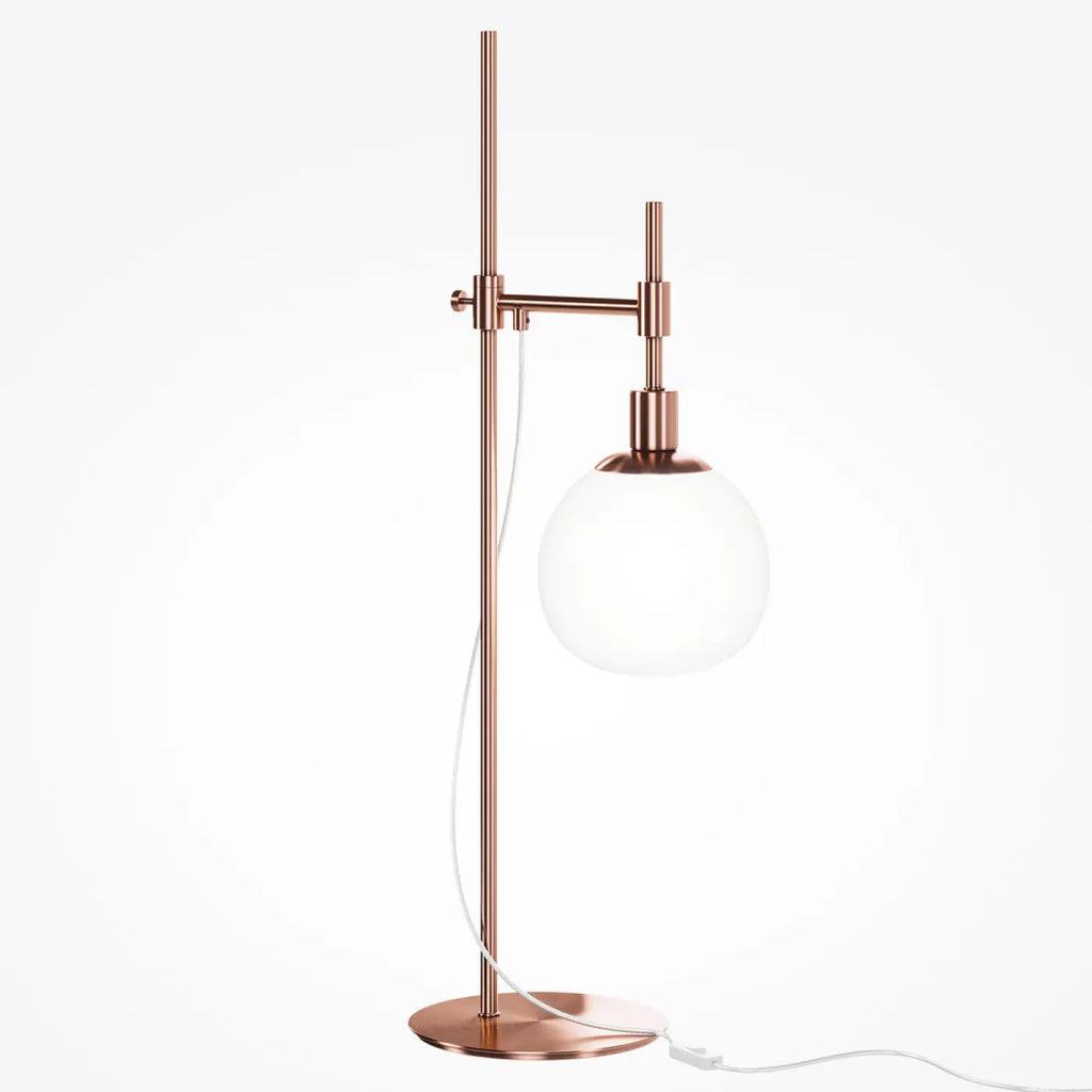 Lampe à poser globe en verre opalin orientable, finition cuivre