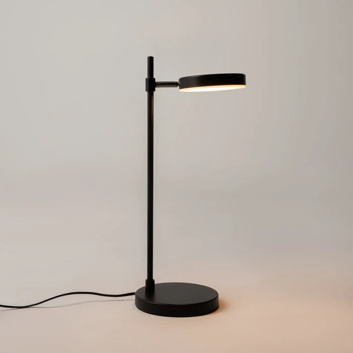 Lampe à poser LED à tête ronde orientable, métal noir mat