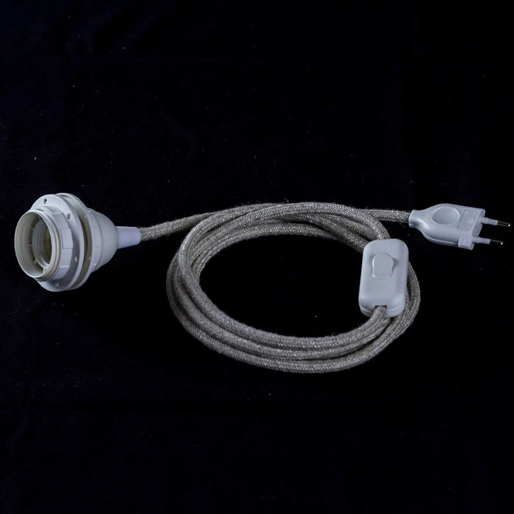 Lampe à poser florale en bois ajouré de bouleau, 39 cm de haut