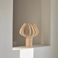 Lampe à poser florale en bois ajouré de bouleau, 39 cm de haut, beige