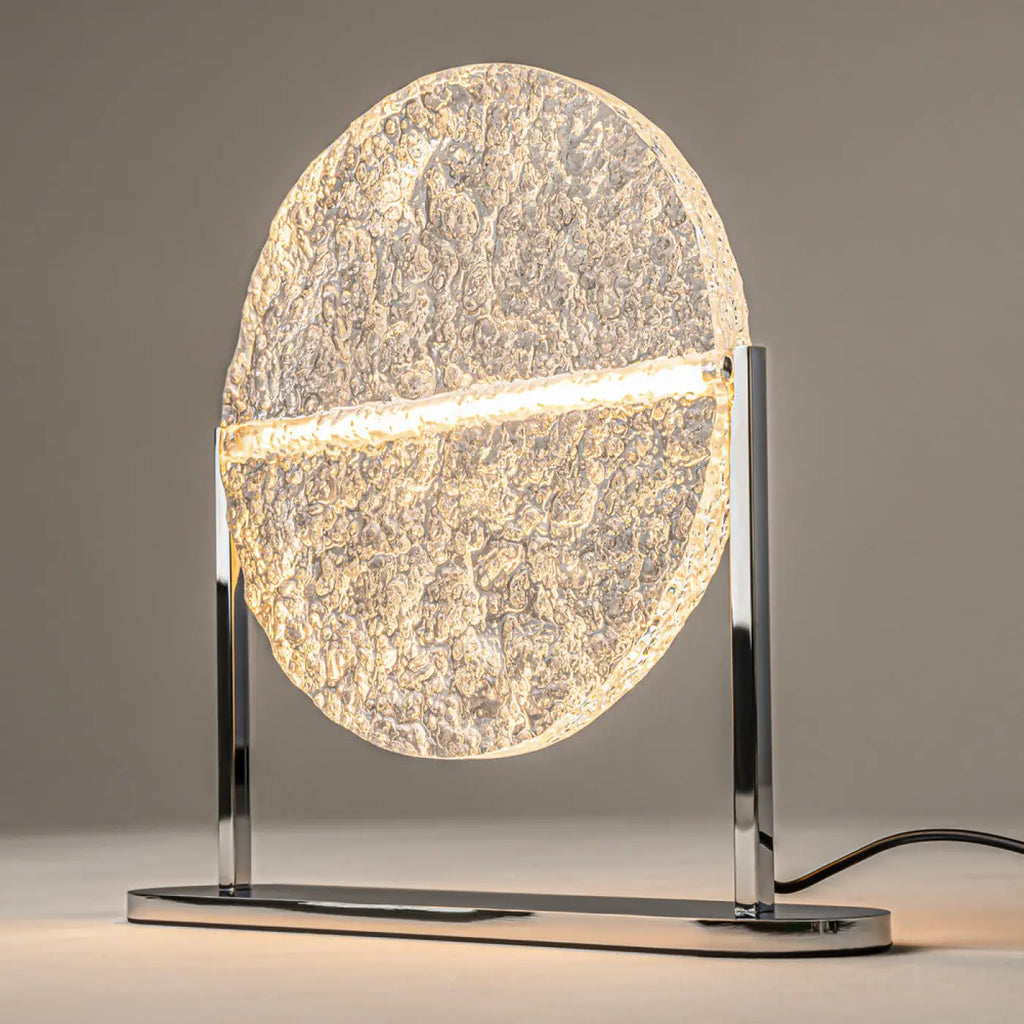 Lampe à poser LED disque en verre martelé sur pied argenté