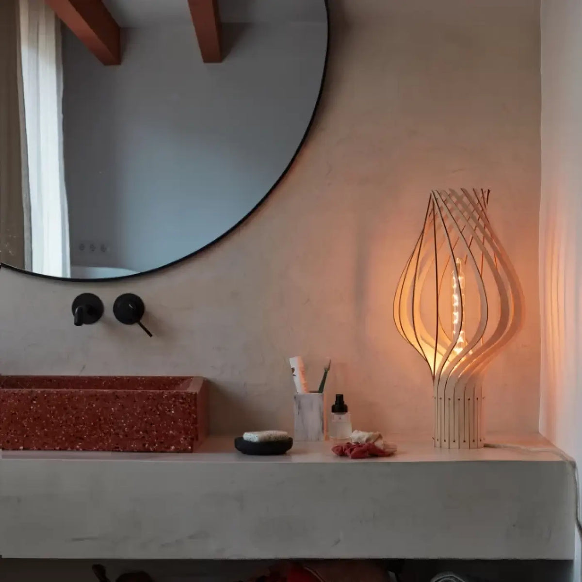 Lampe à poser haute et élancée en bois de bouleau, 52 cm