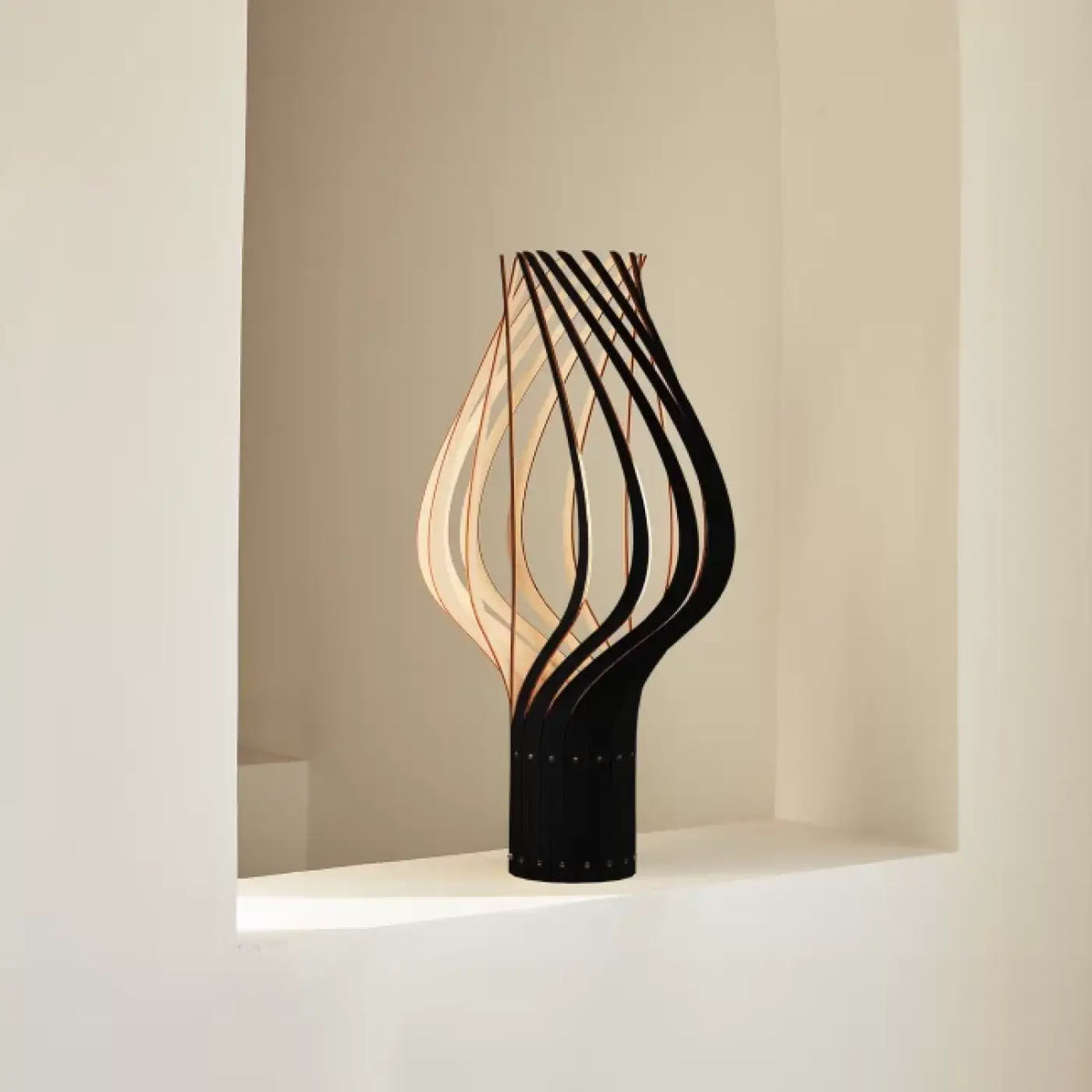 Lampe à poser haute et élancée en bois de bouleau, 52 cm, noir