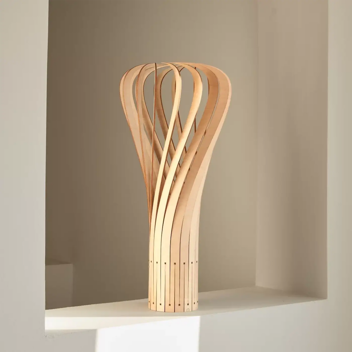 Lampe à poser étroite en bois de bouleau, 53 cm de haut, beige