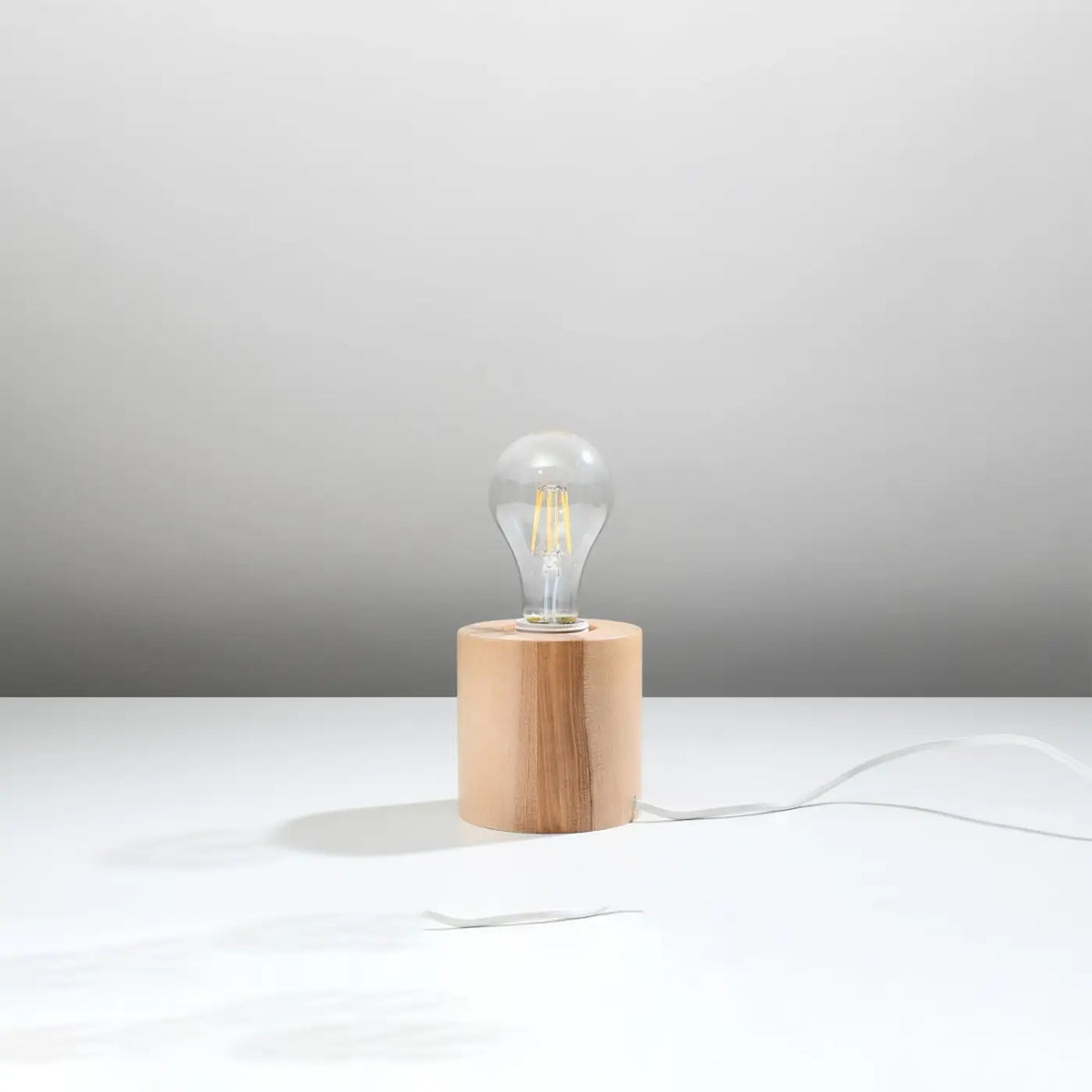 Lampe à poser socle cylindre en bois ou béton, ampoule nue, bois naturel