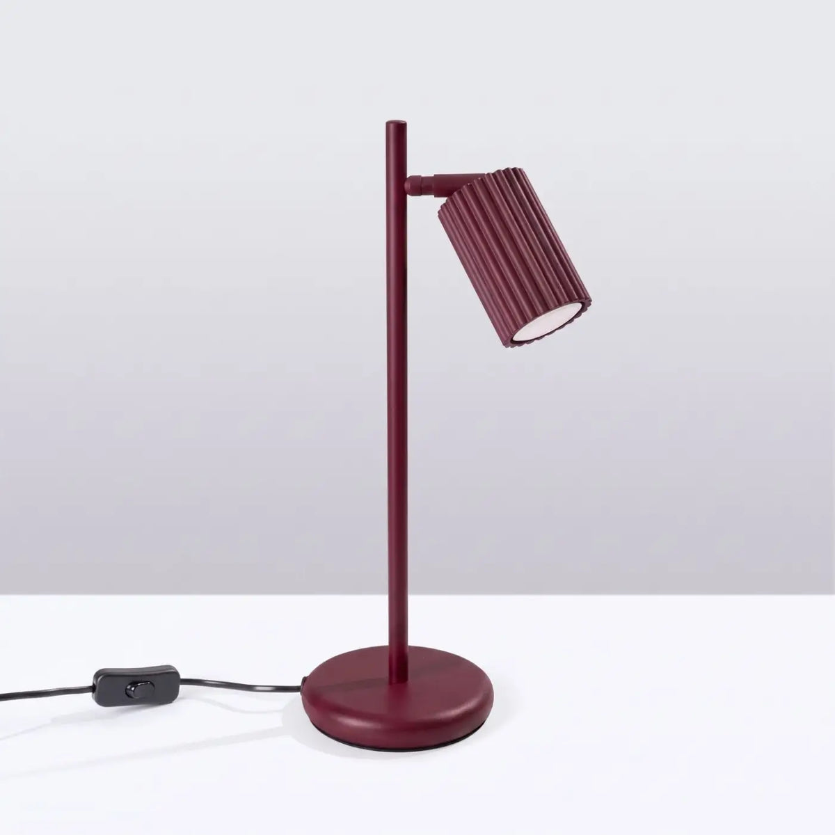 Lampe à poser à spot orientable en aluminium nervuré, 43 cm, bordeaux