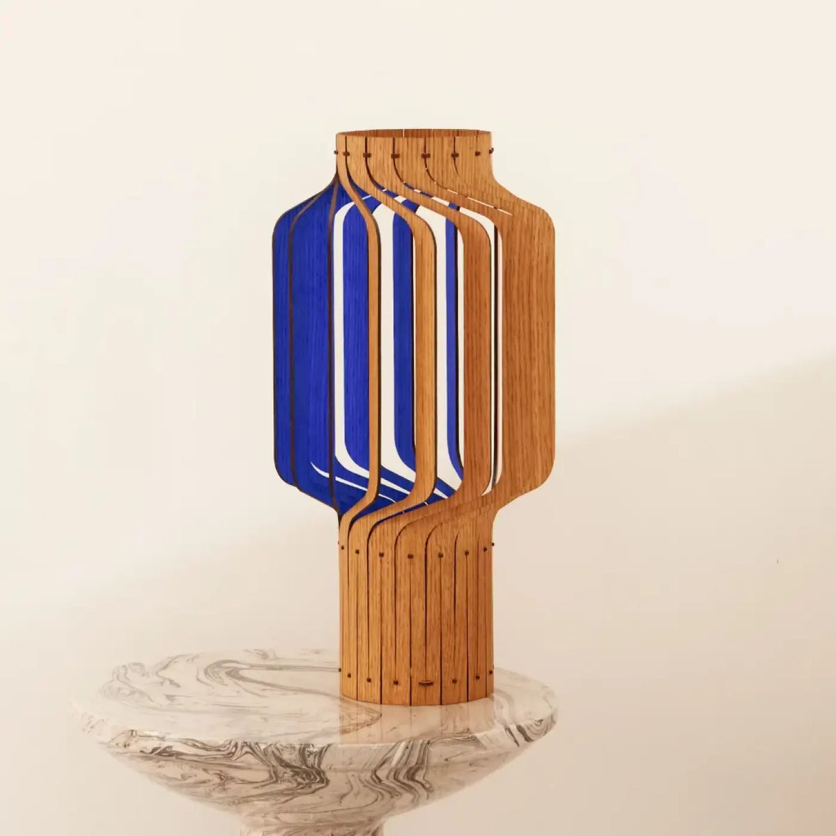 Lampe lanterne en bois plaqué chêne, trois hauteurs S, M, L, bleu