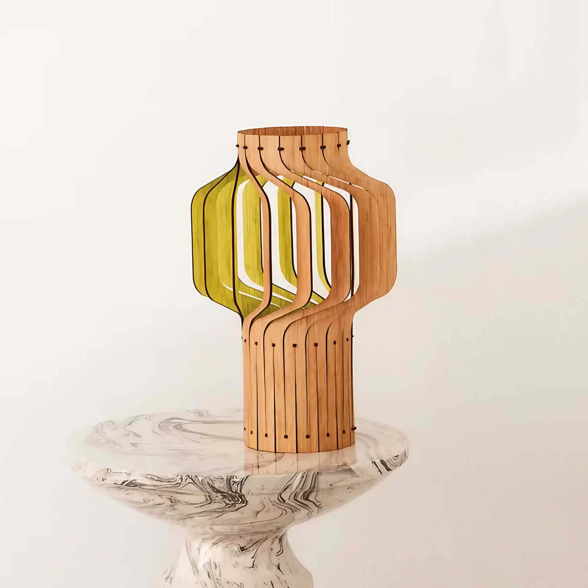 Lampe lanterne en bois plaqué chêne, trois hauteurs S, M, L, jaune