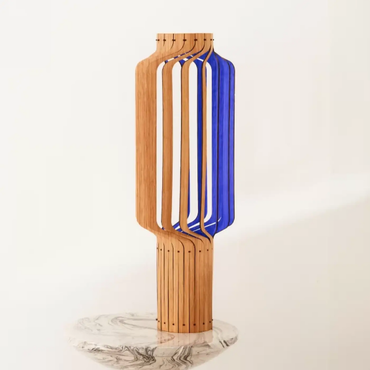 Lampe lanterne en bois plaqué chêne, trois hauteurs S, M, L, bleu