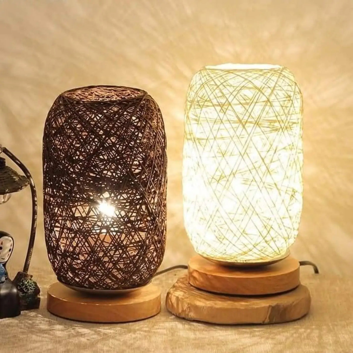 Lampe à poser en rotin tressé, noire ou blanche