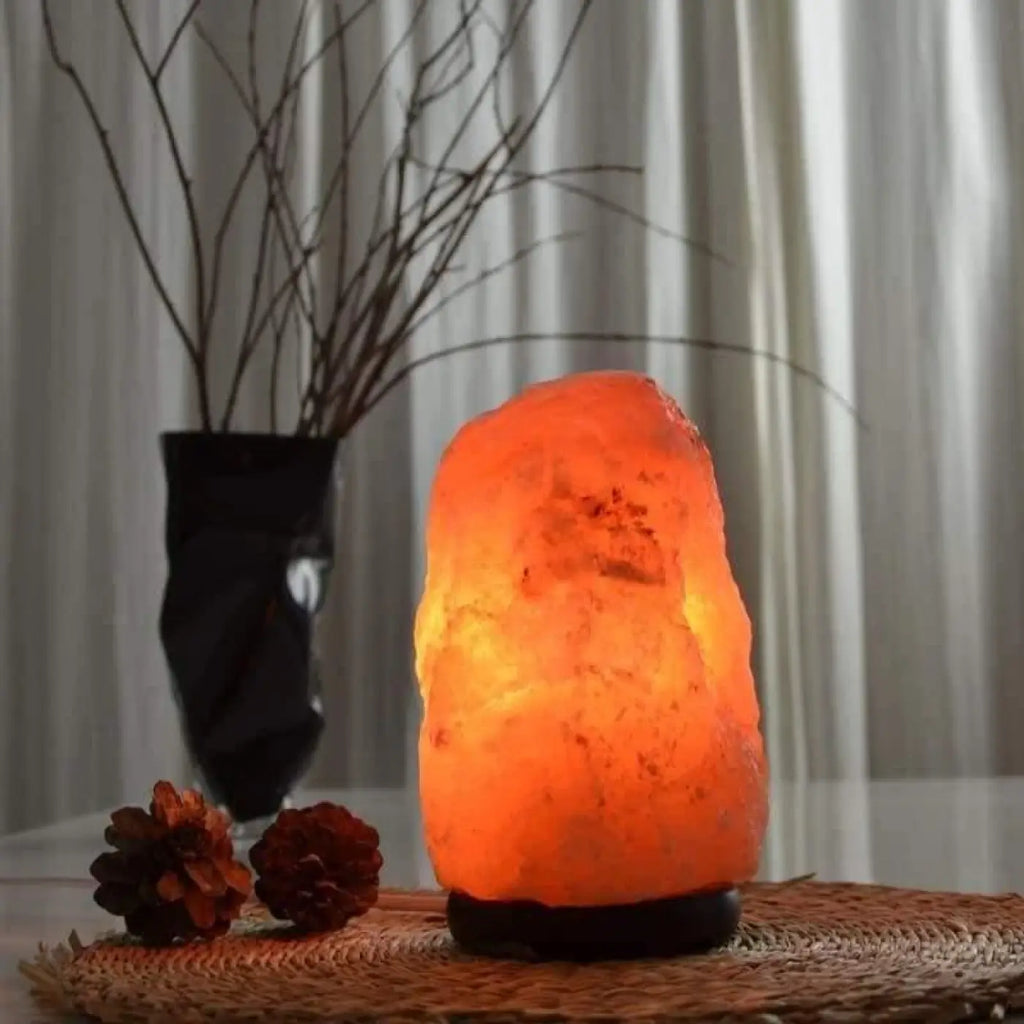 Lampe de sel de l'Himalaya, bloc de sel éclairé