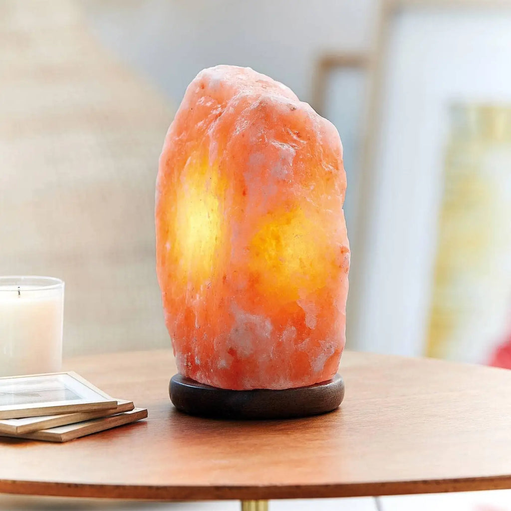 Lampe de sel de l'Himalaya, bloc de sel éclairé