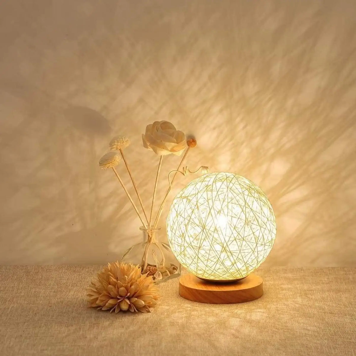 Lampe sphère de chevet, forme ronde et compacte