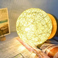 Lampe sphère de chevet, forme ronde et compacte