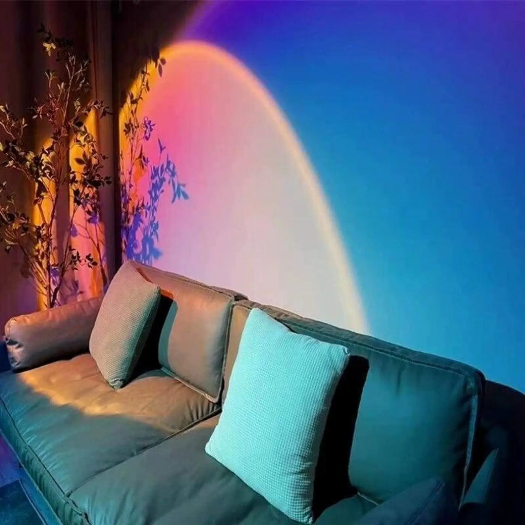 Lampe coucher de soleil, halo lumineux doré projeté au mur