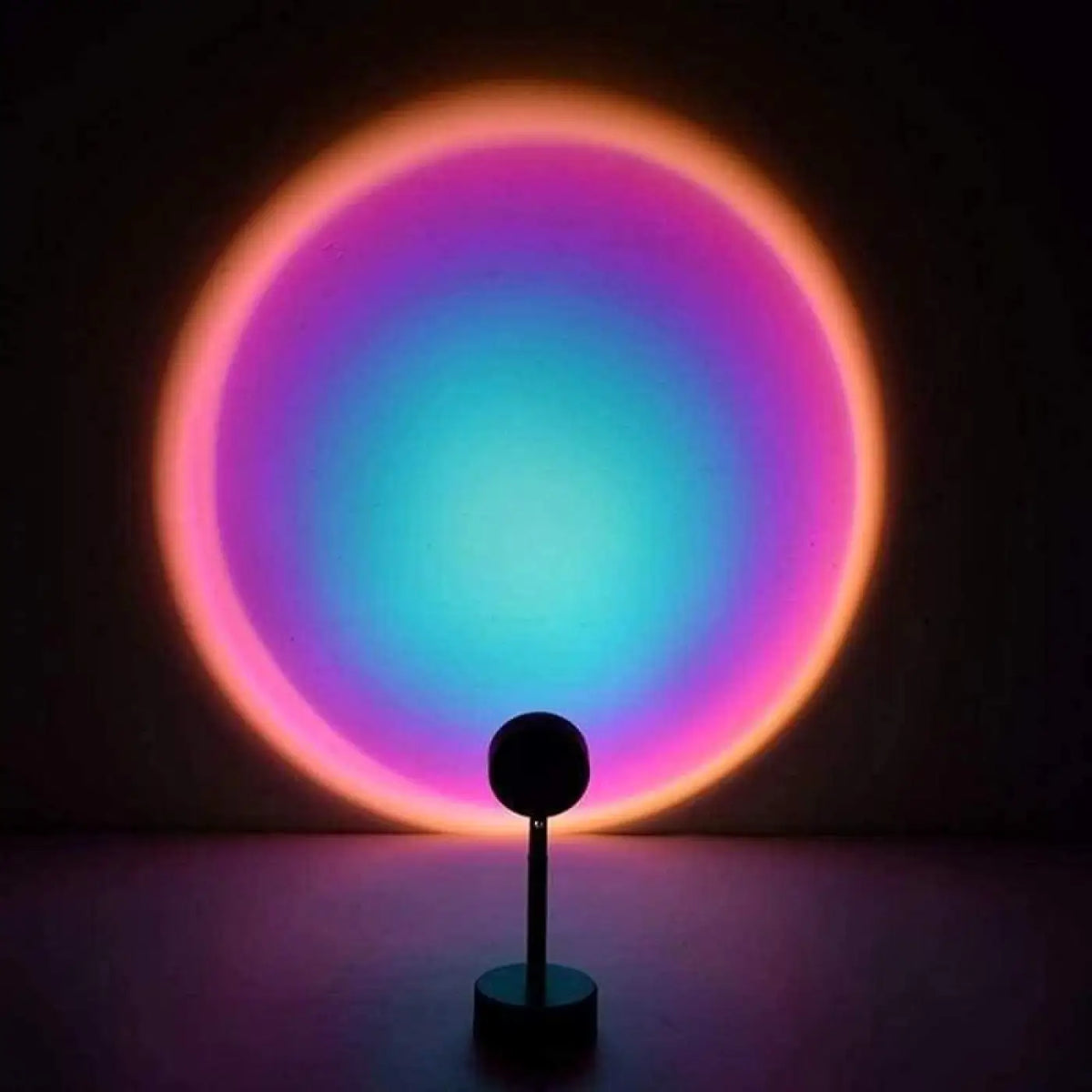 Lampe coucher de soleil, halo lumineux doré projeté au mur