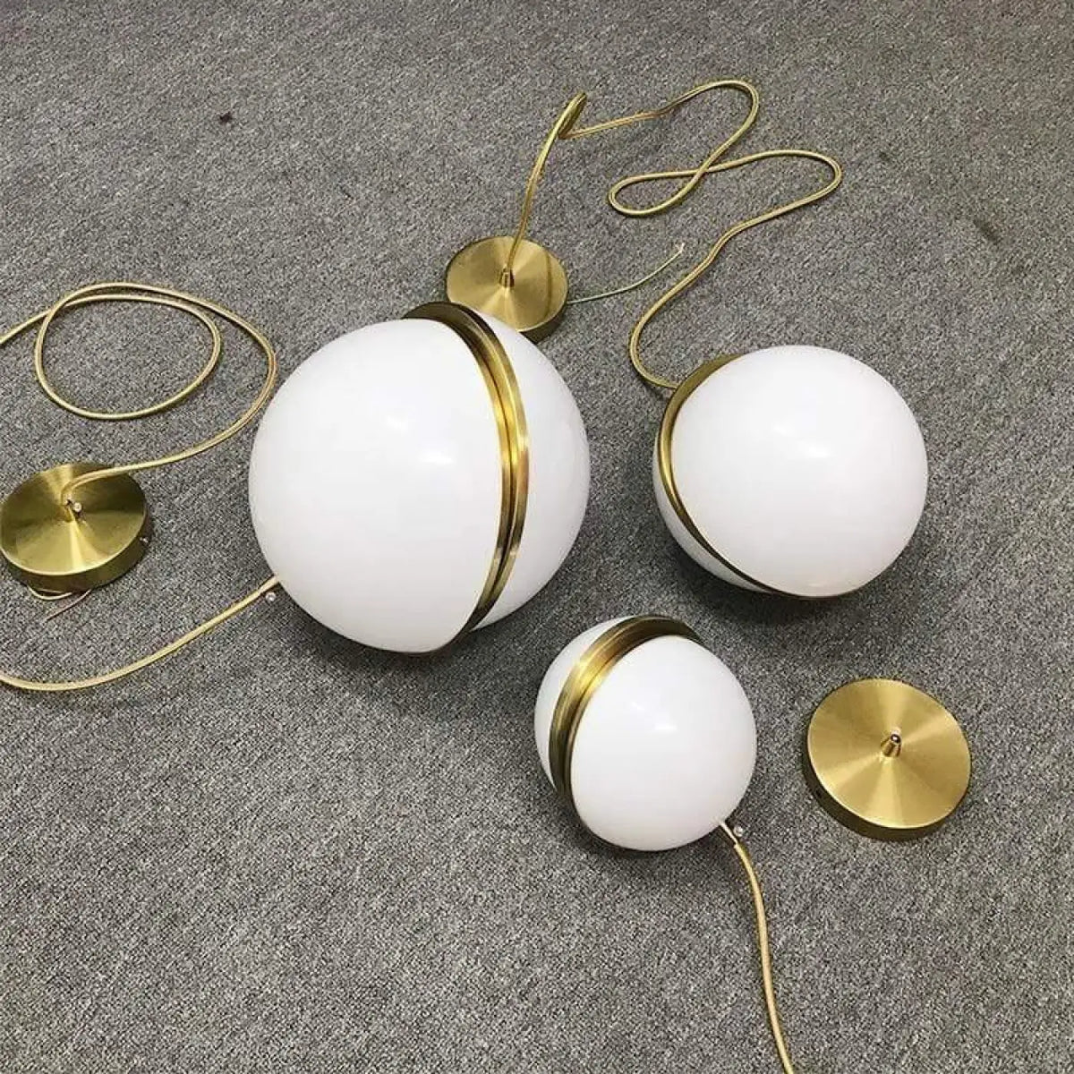 Lampe suspendue boule, taille S ou M