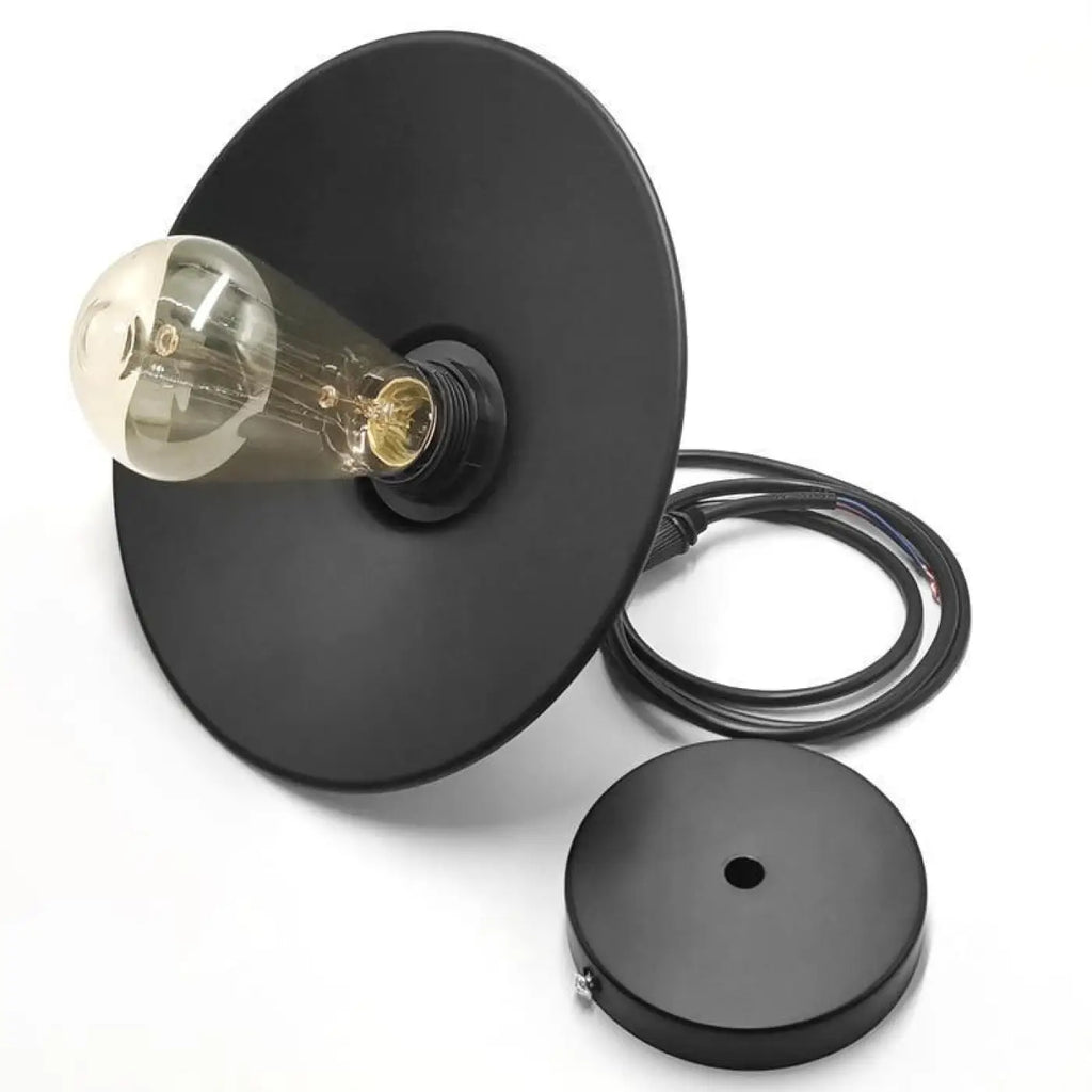 Lampe suspendue noire au style industriel