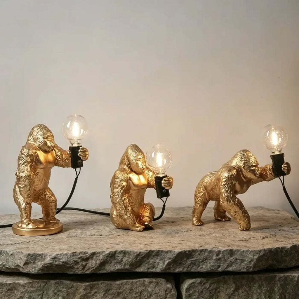Lampe gorille tenant une ampoule visible, trois modèles