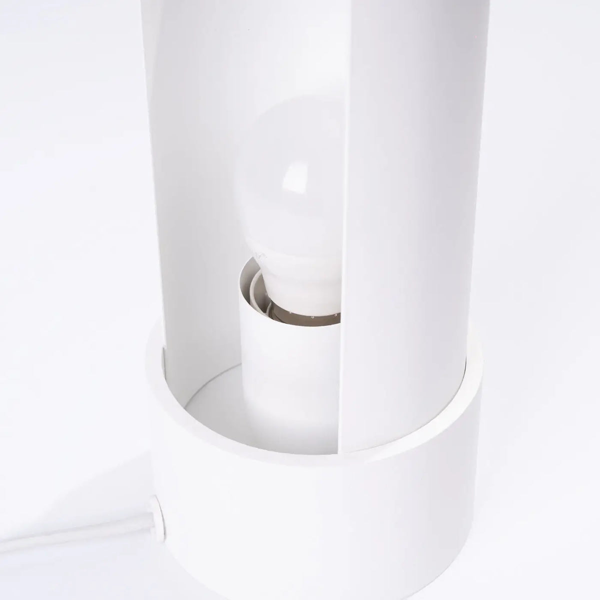 Lampe à poser cylindre ajouré en acier blanc, 21 cm