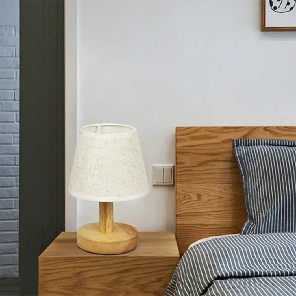 Lampe de table à pied en bois naturel et abat-jour en tissu
