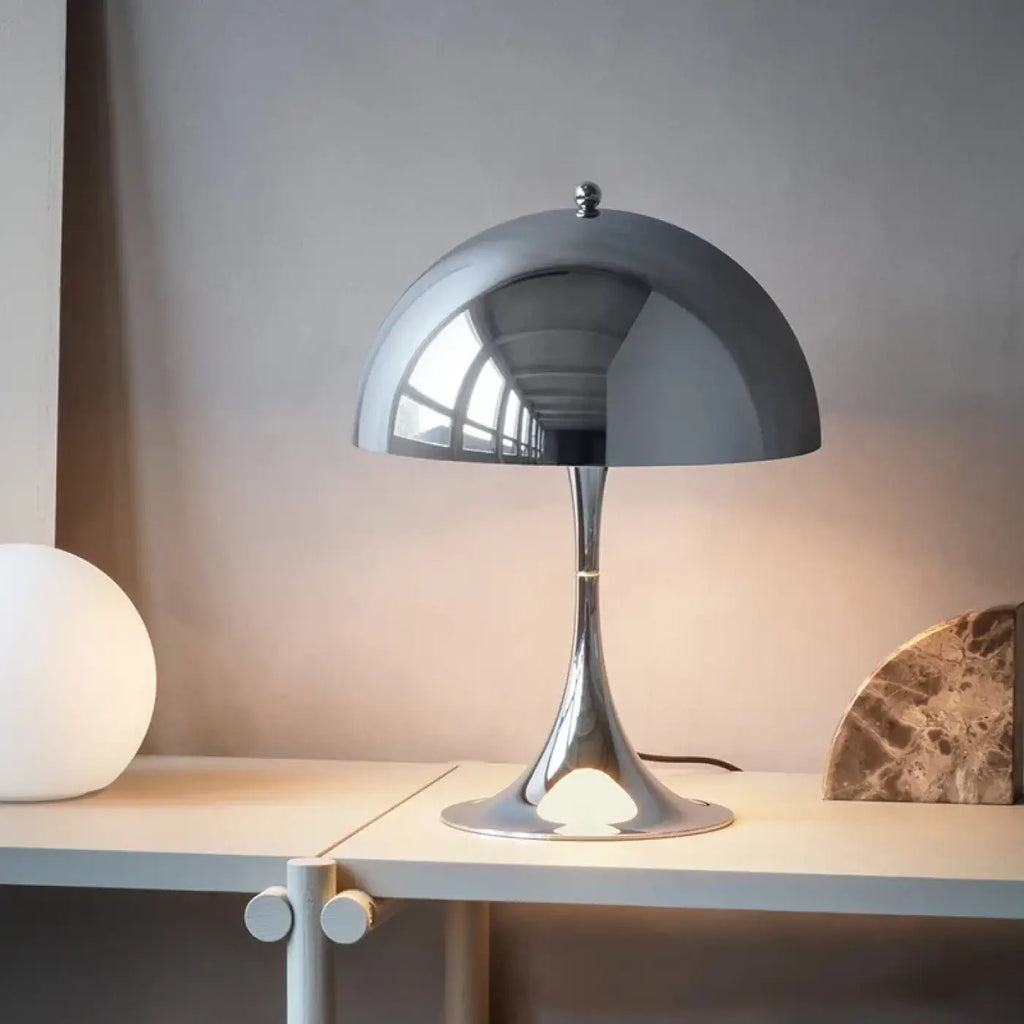 Lampe de chevet chromée au style contemporain