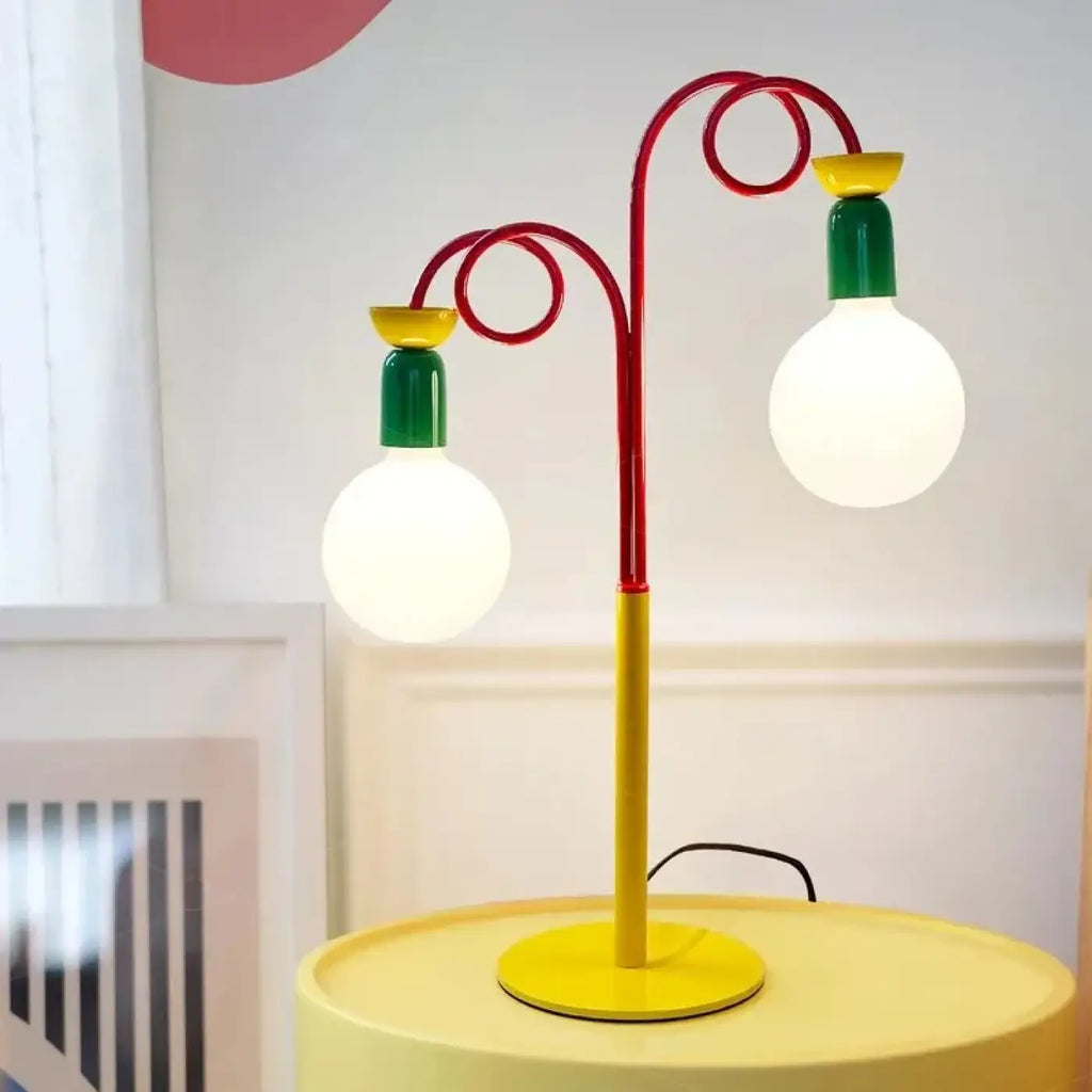 Lampe à poser rétro à base jaune et diffuseur en verre