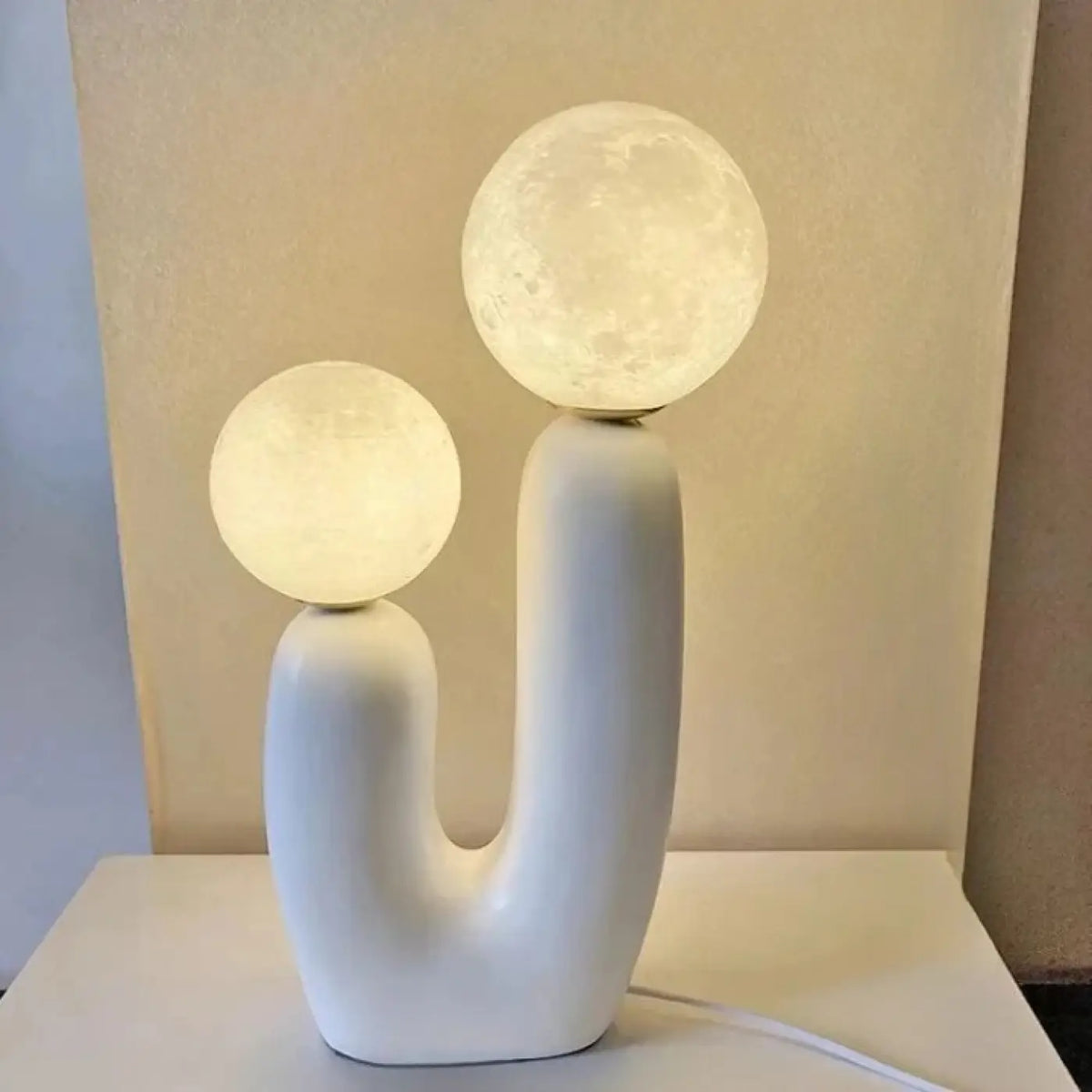Lampe à poser en forme de U à deux globes, trois coloris, blanc