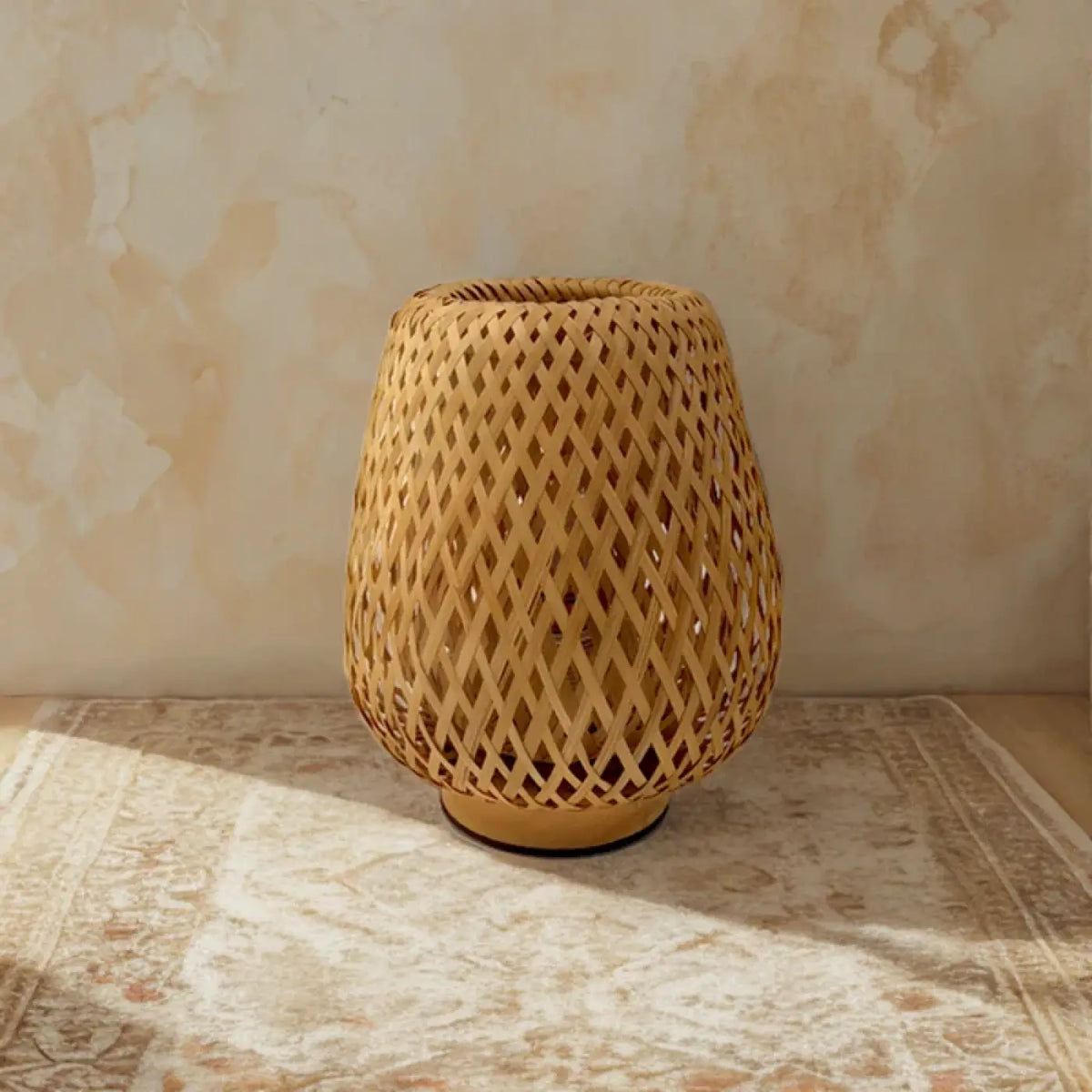 Lampe de table en osier ajouré, style naturel