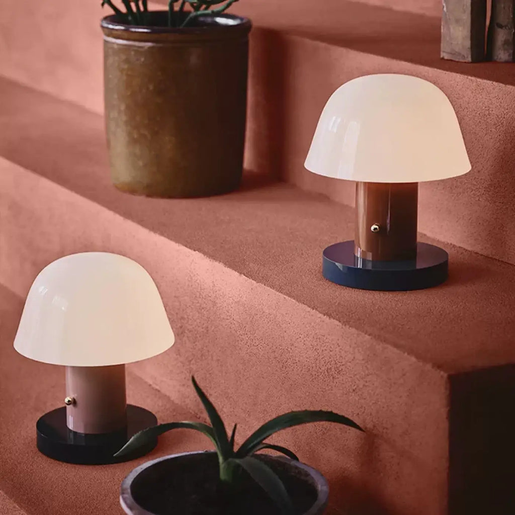 Lampe champignon en verre opalin, quatre coloris