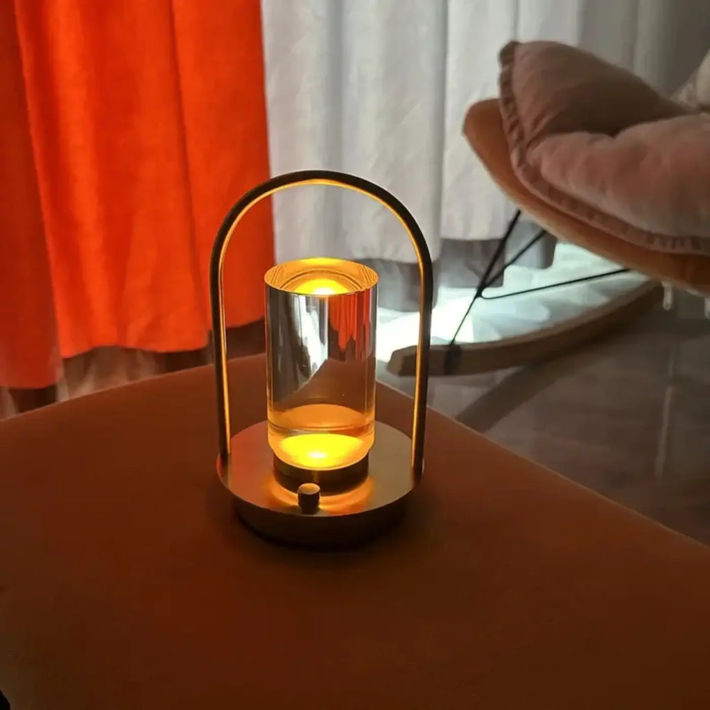 Lampe de table design en arche, dorée ou argentée