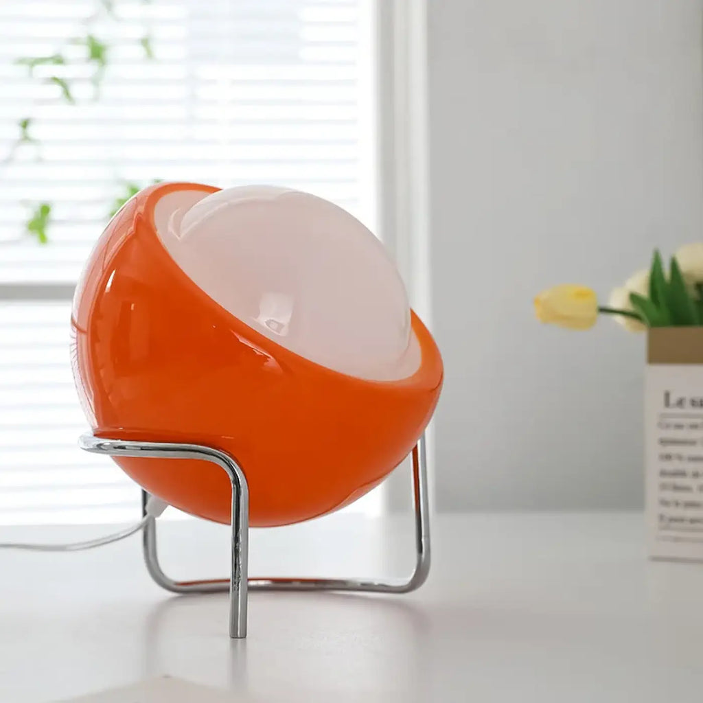 Lampe à poser design à sphère inclinée