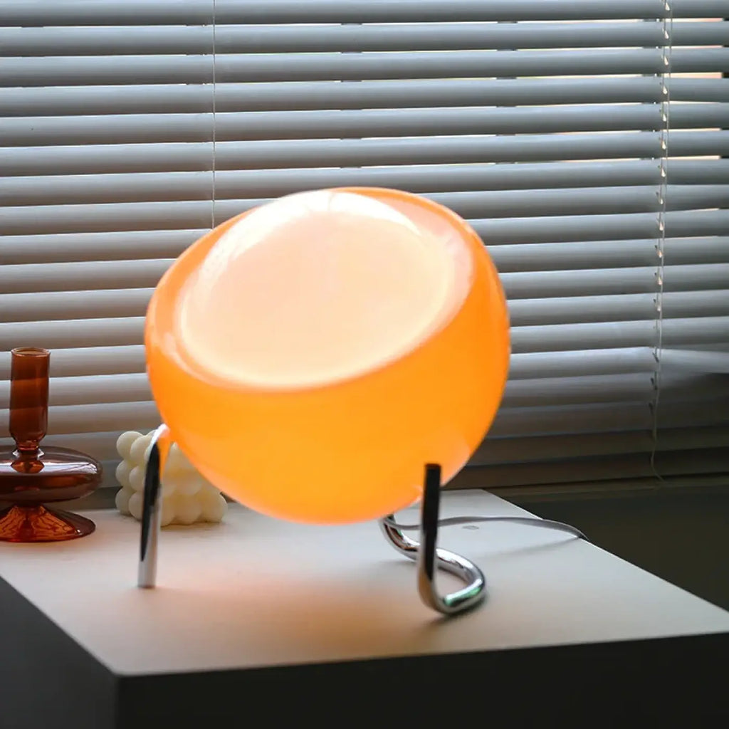 Lampe à poser design à sphère inclinée