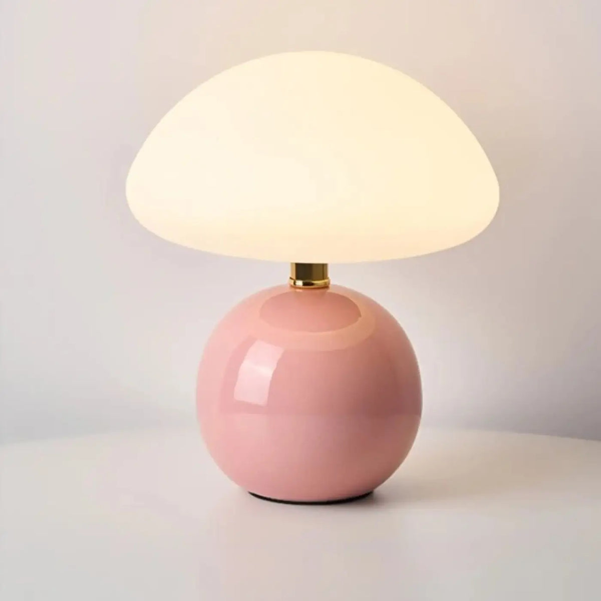 Lampe champignon, globe en verre opalin sur socle en céramique, rose