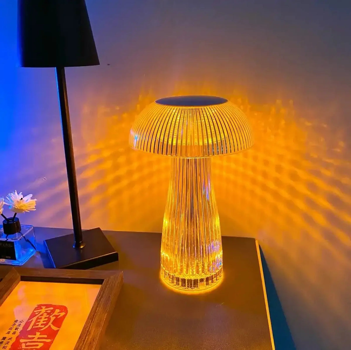Lampe champignon design à reflets dorés