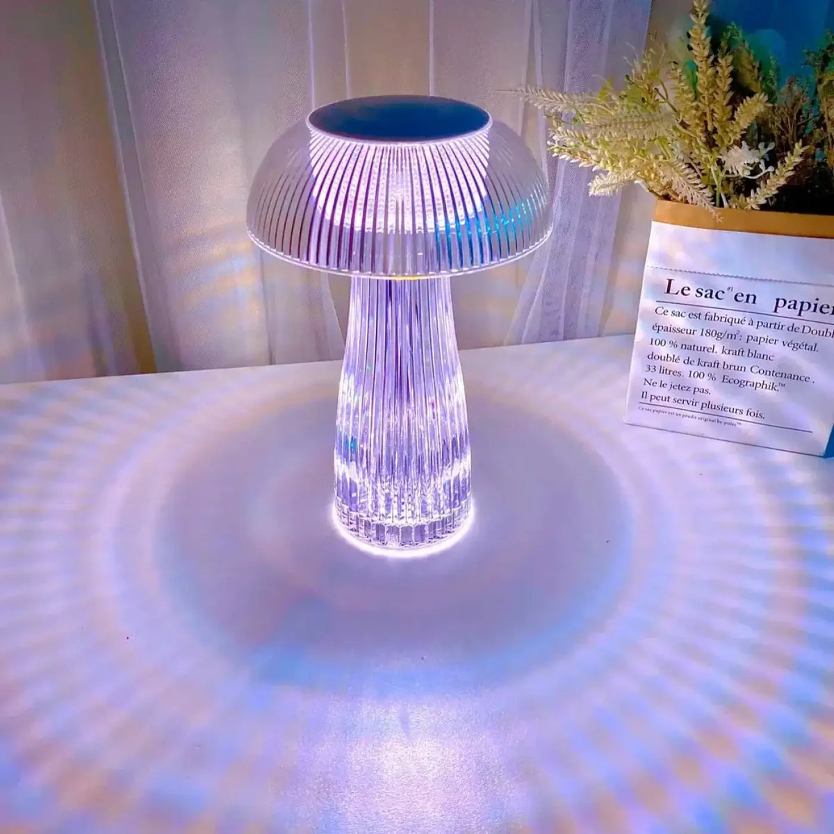 Lampe champignon design à reflets dorés