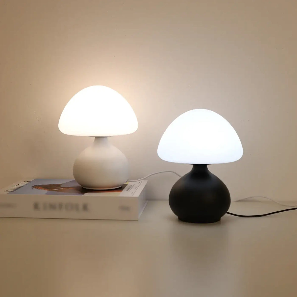 Lampe champignon design, blanche ou noire