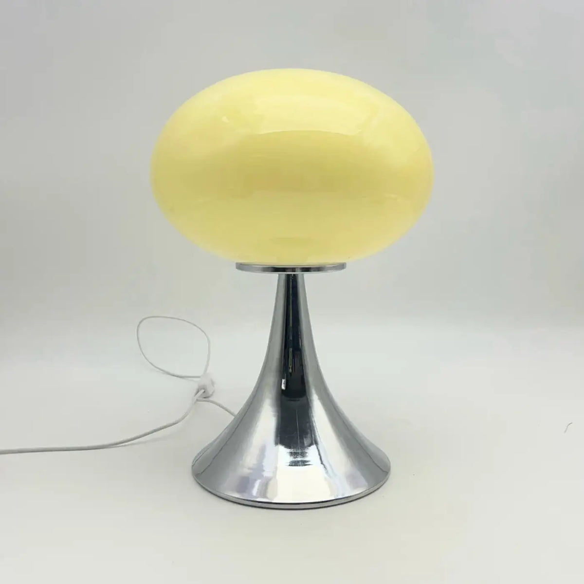 Lampe de table champignon à pied chromé, six coloris, blanc cassé