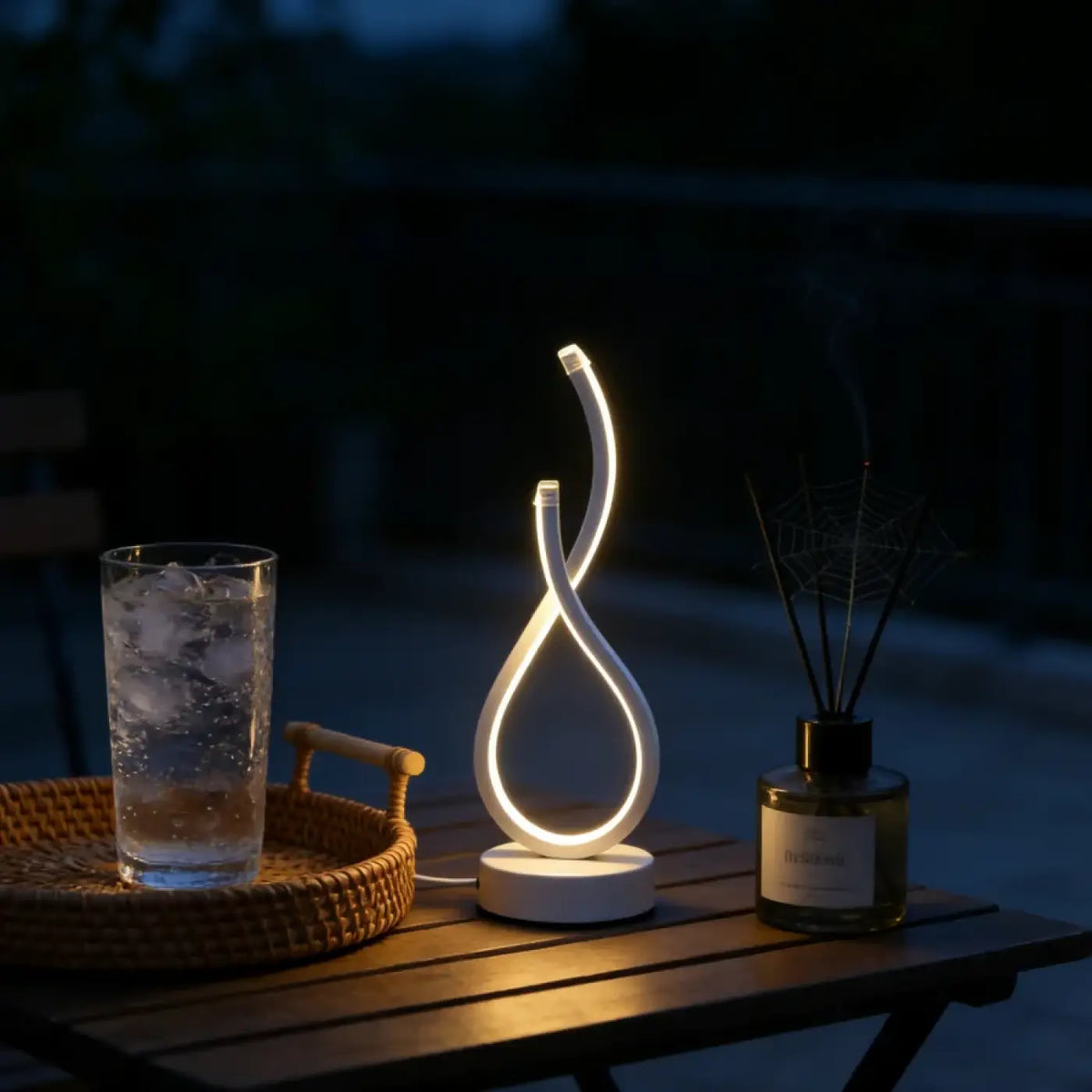 Lampe à poser en boucle lumineuse, ligne sculpturale