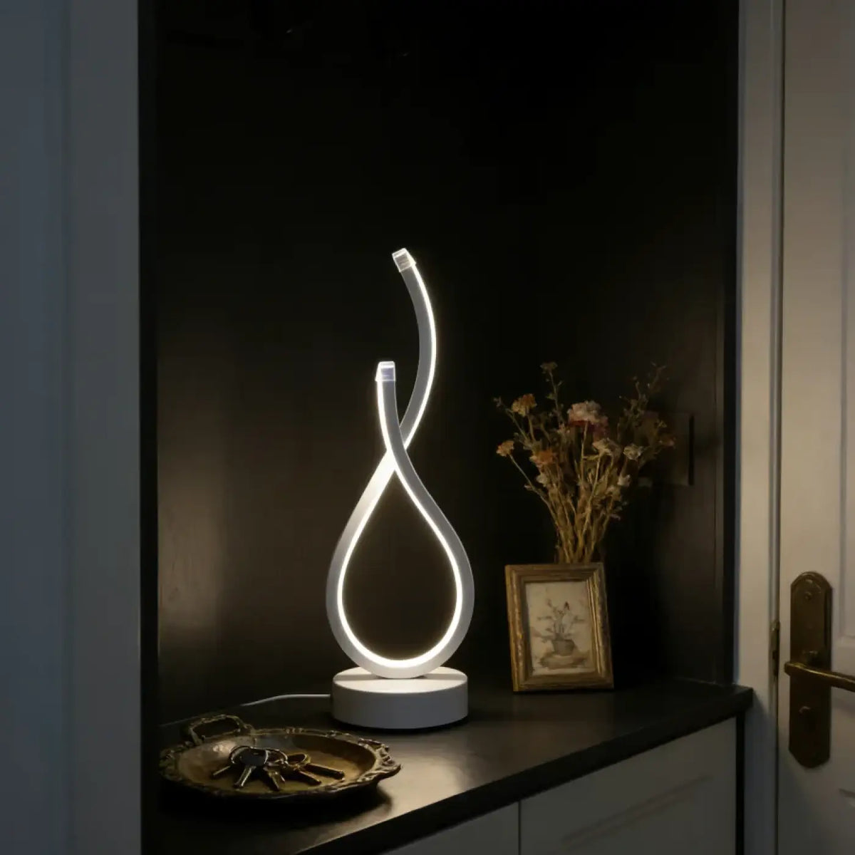Lampe à poser en boucle lumineuse, ligne sculpturale
