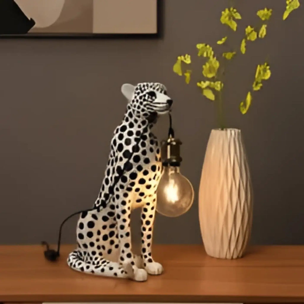 Lampe de table léopard tenant une ampoule suspendue