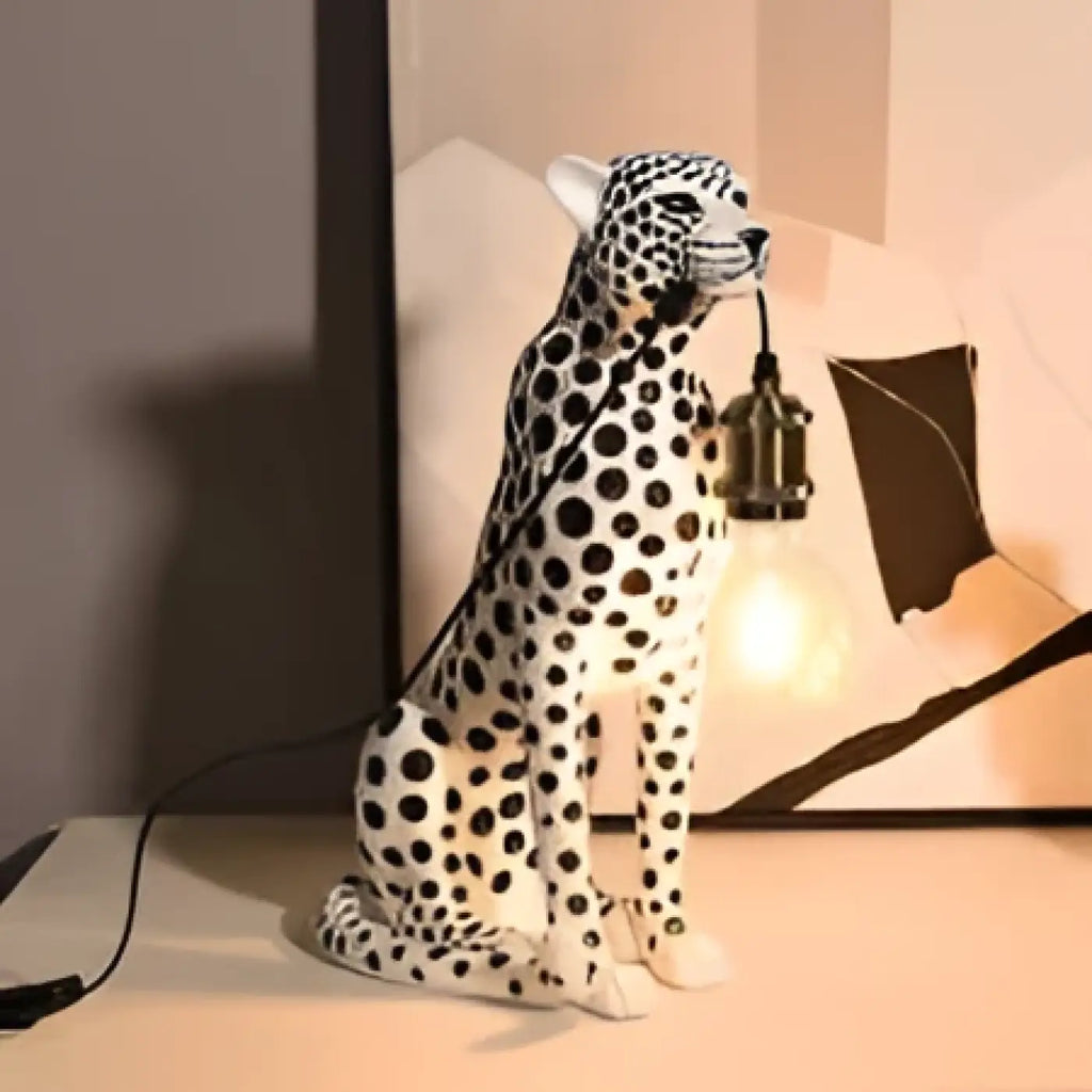 Lampe de table léopard tenant une ampoule suspendue