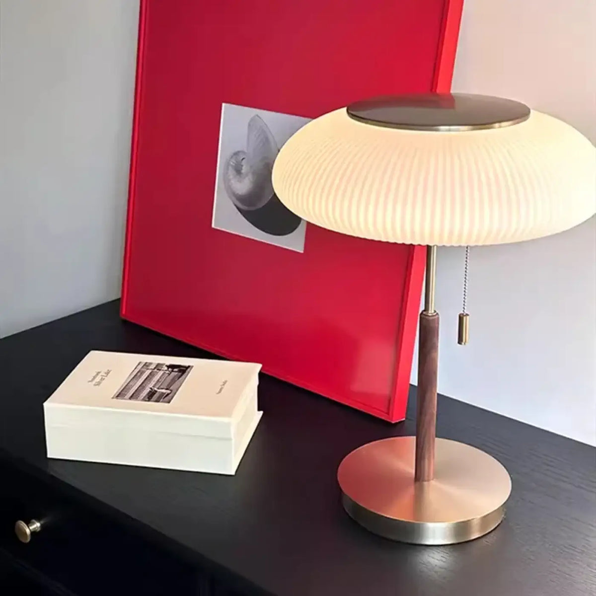 Lampe de table nordique, verre plissé et base en métal doré