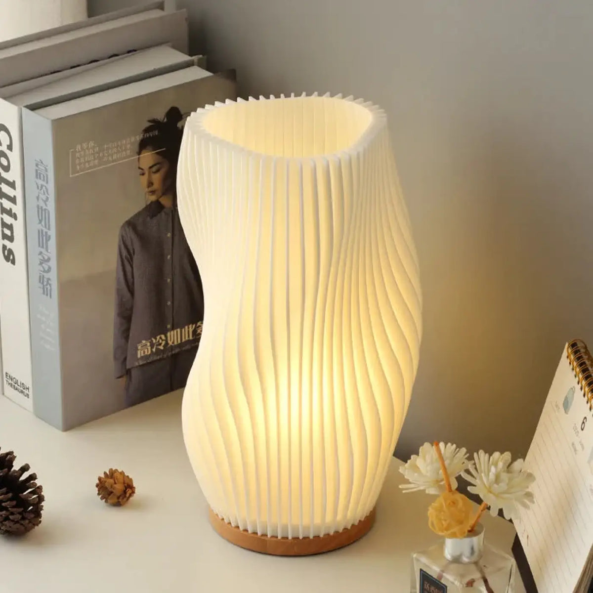 Lampe de table torsadée aux lignes de vague, trois modèles